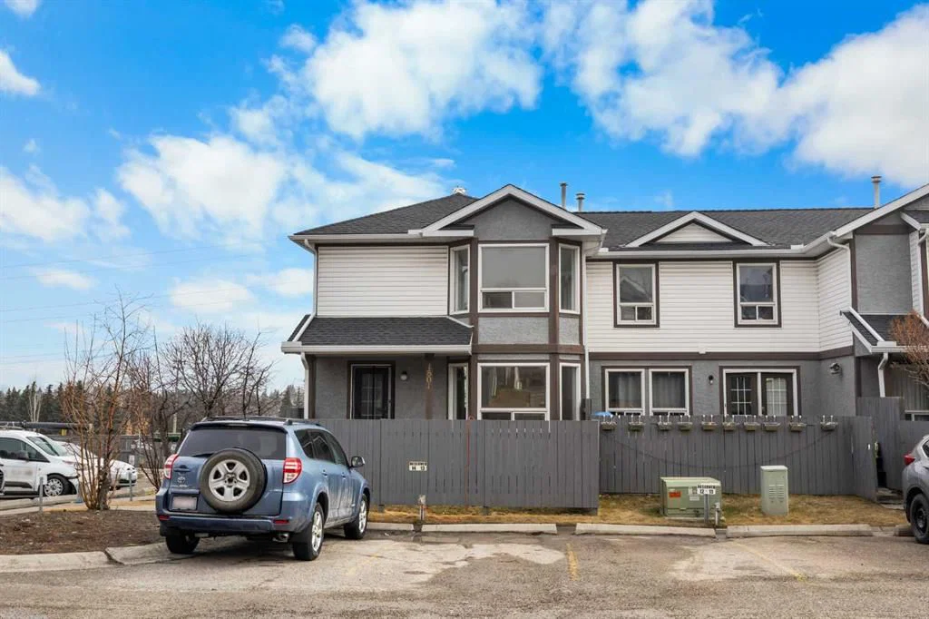 1801 Signal Hill Green SW, Calgary — main listing photo