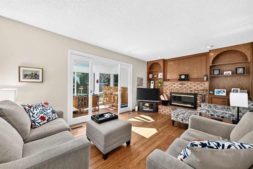 391 Canterville Drive SW, Calgary — photo 4 of 50