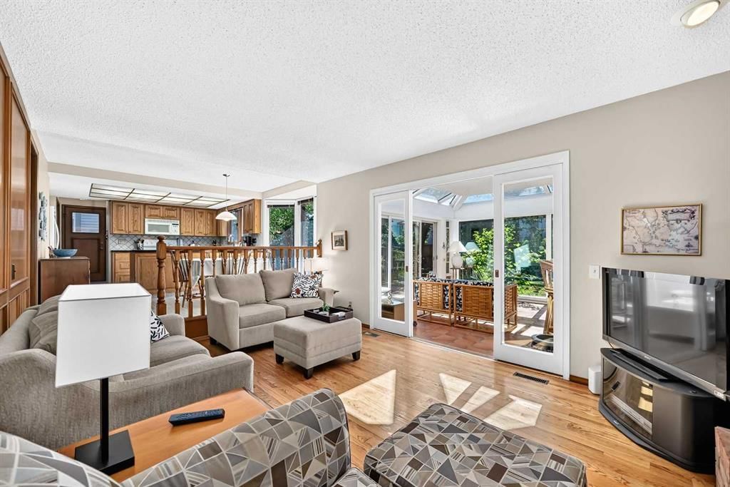 391 Canterville Drive SW, Calgary — photo 5 of 50