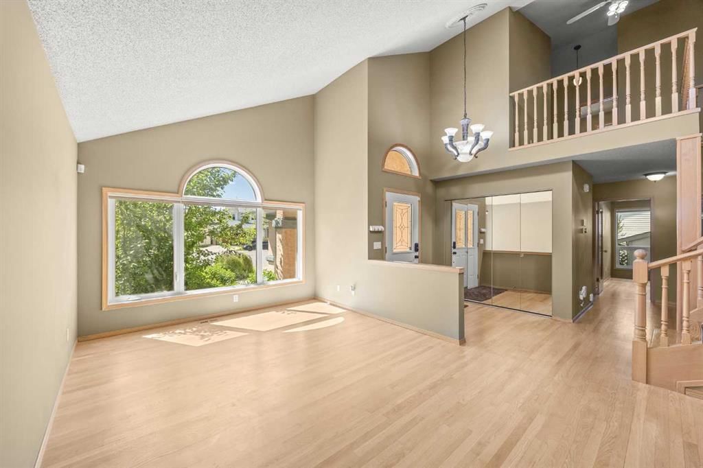 46 Sandalwood Heights NW, Calgary — photo 2 of 46