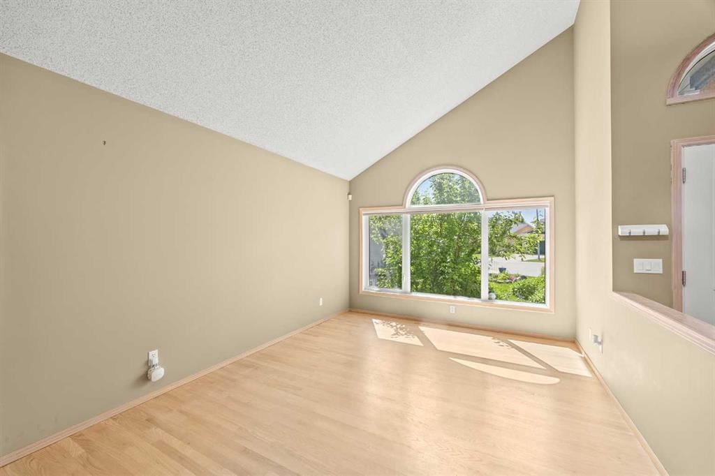 46 Sandalwood Heights NW, Calgary — photo 4 of 46