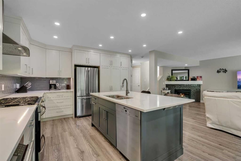 480 Douglas Glen Point SE, Calgary — photo 4 of 45