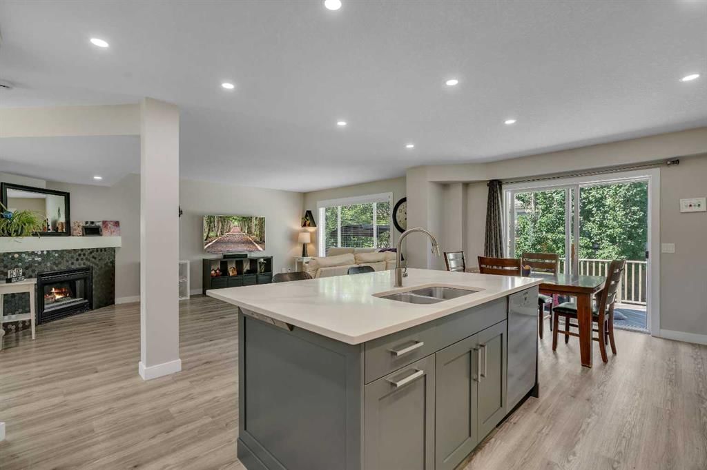 480 Douglas Glen Point SE, Calgary — photo 5 of 45