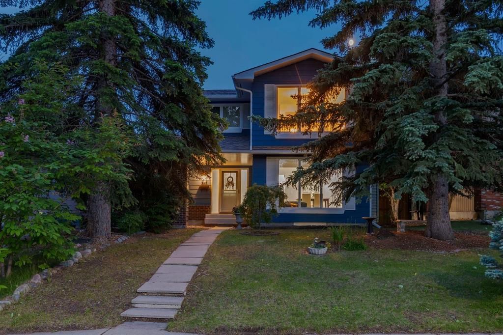 384 Midvalley Drive SE, Calgary — main listing photo