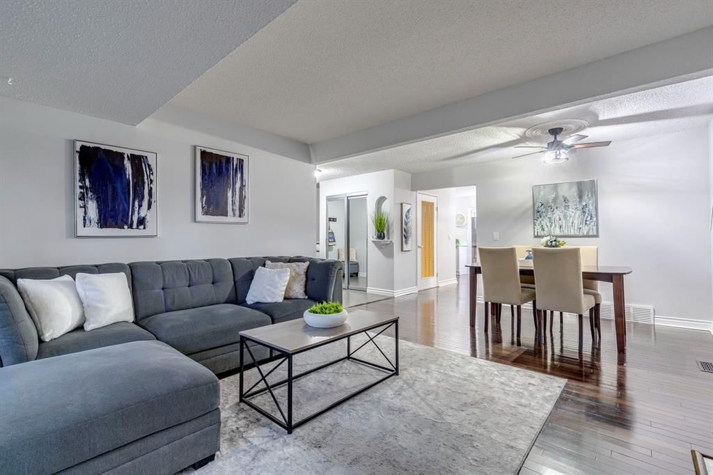 384 Midvalley Drive SE, Calgary — photo 5 of 34