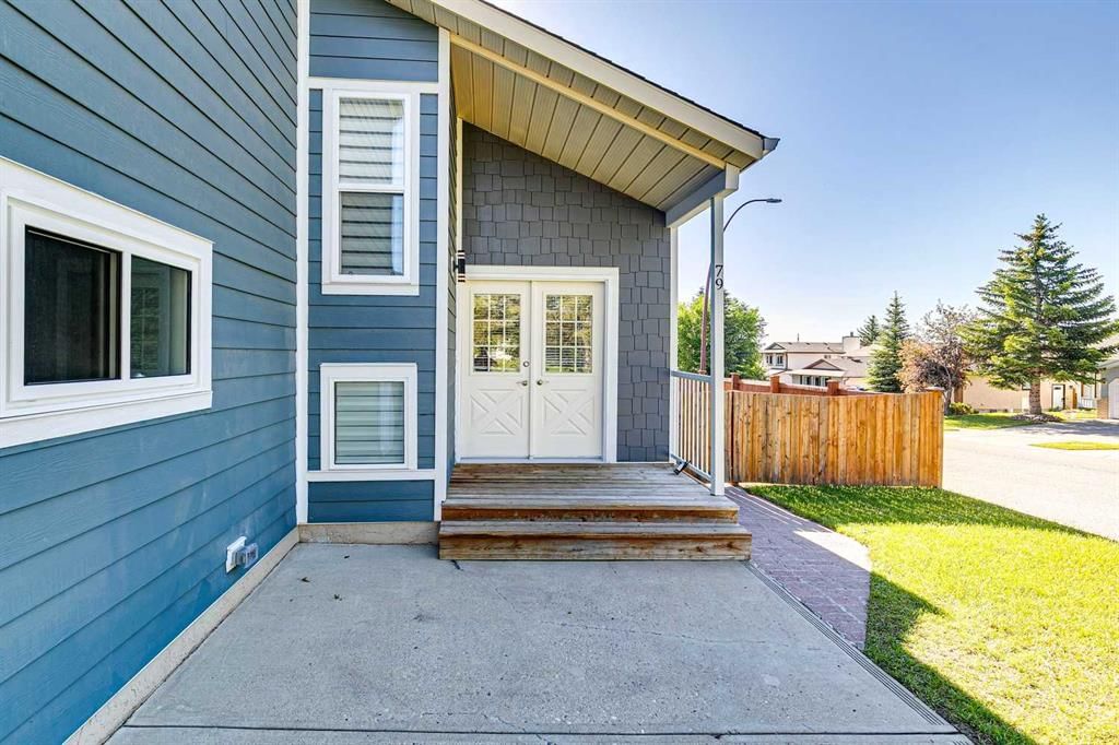 79 Millside Crescent SW, Calgary — photo 3 of 50