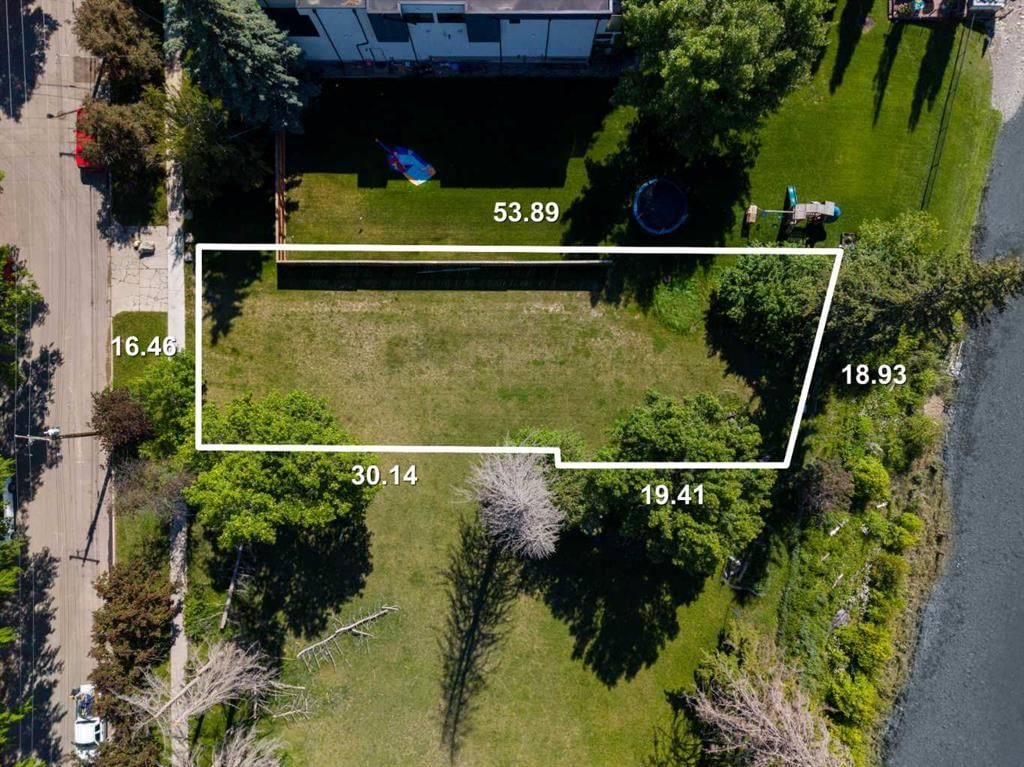 407 40 Avenue SW, Calgary — main listing photo