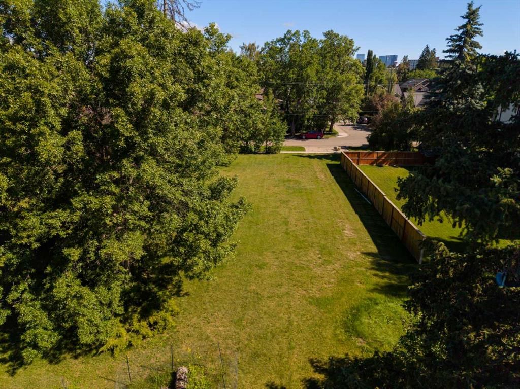 407 40 Avenue SW, Calgary — photo 3 of 12