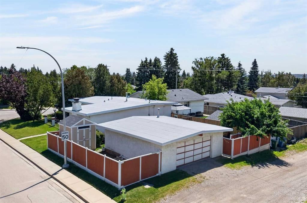 6451 70 Street NW, Calgary — photo 4 of 50