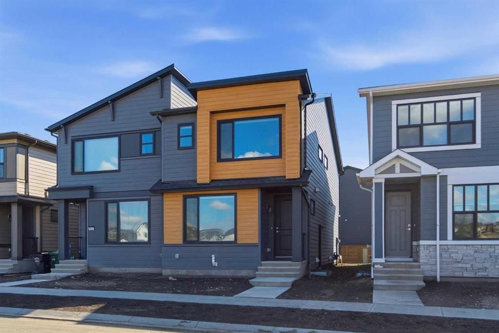 107 Royston Way NW, Calgary — photo 2 of 44