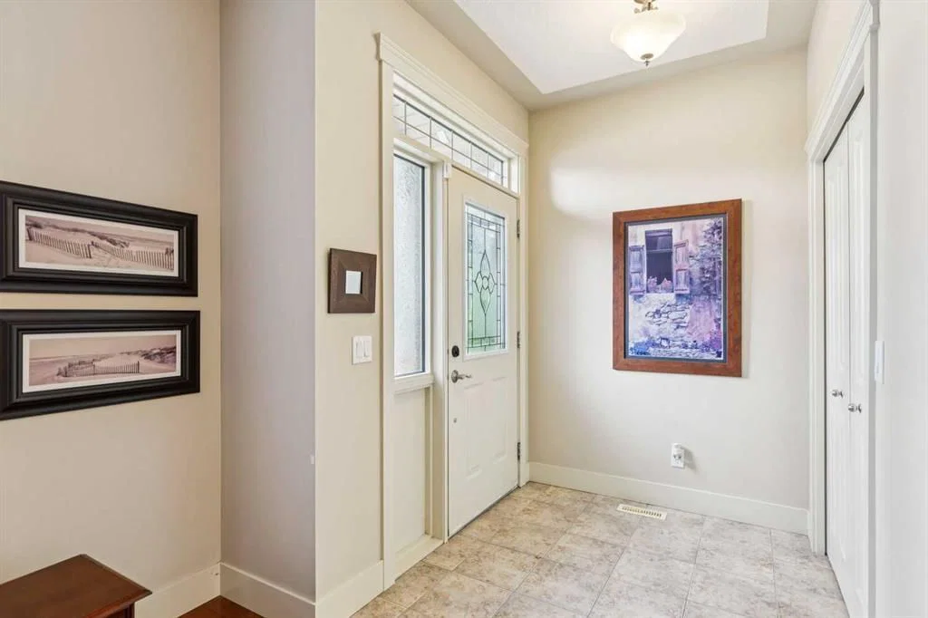 446 18 Avenue NE, Calgary — photo 3 of 43