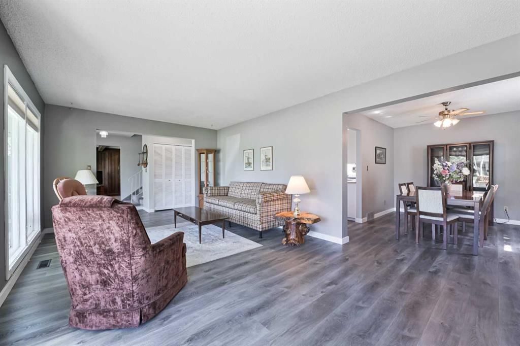 111 Parkglen Place SE, Calgary — photo 4 of 30