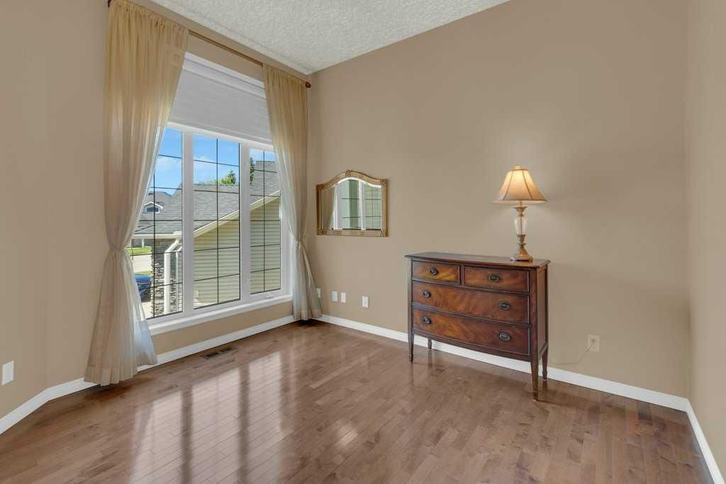 37 Wentworth Gardens SW, Calgary — photo 4 of 34