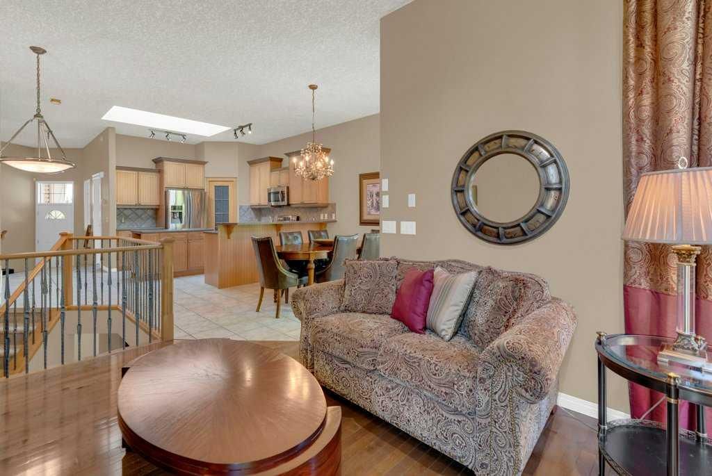 37 Wentworth Gardens SW, Calgary — photo 5 of 34
