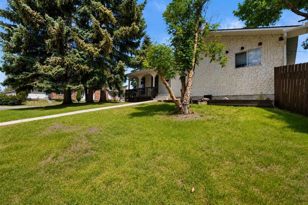 6756 Huntchester Road NE, Calgary — photo 2 of 33