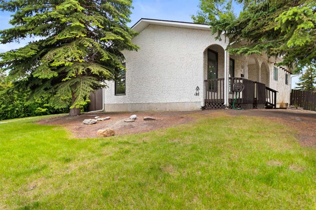 6756 Huntchester Road NE, Calgary — photo 4 of 33