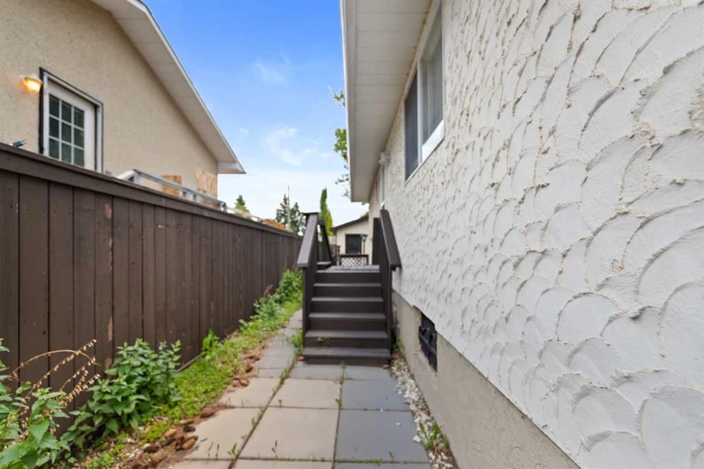 6756 Huntchester Road NE, Calgary — photo 5 of 33