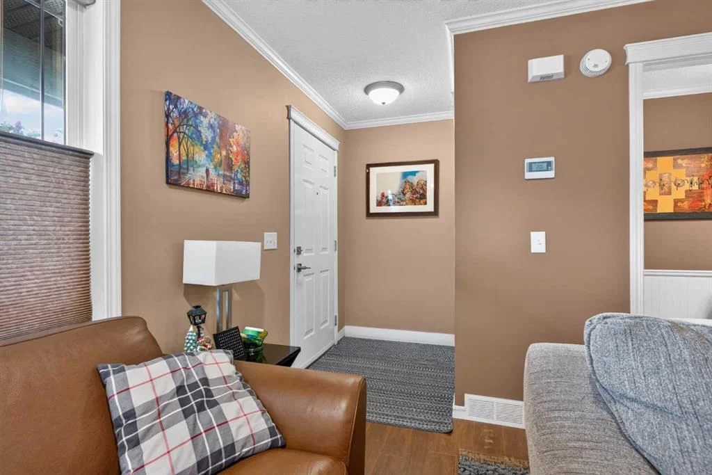 22 Panatella Park NW, Calgary — photo 4 of 23