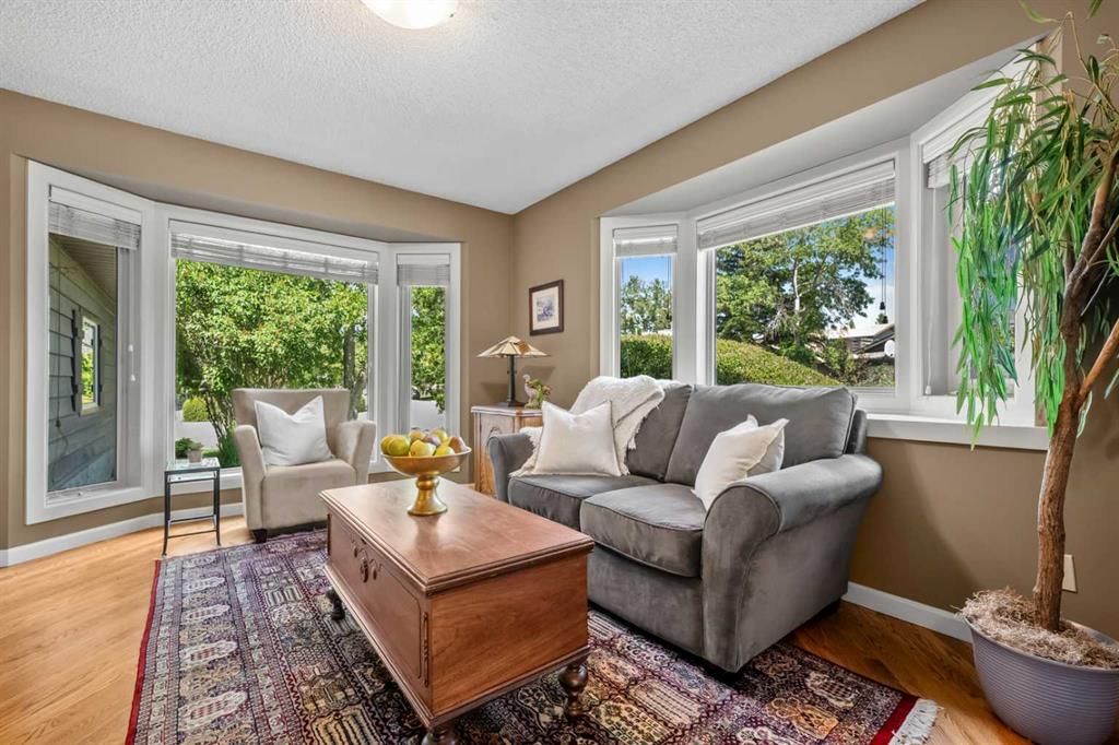 39 Deermoss Place SE, Calgary — photo 4 of 50