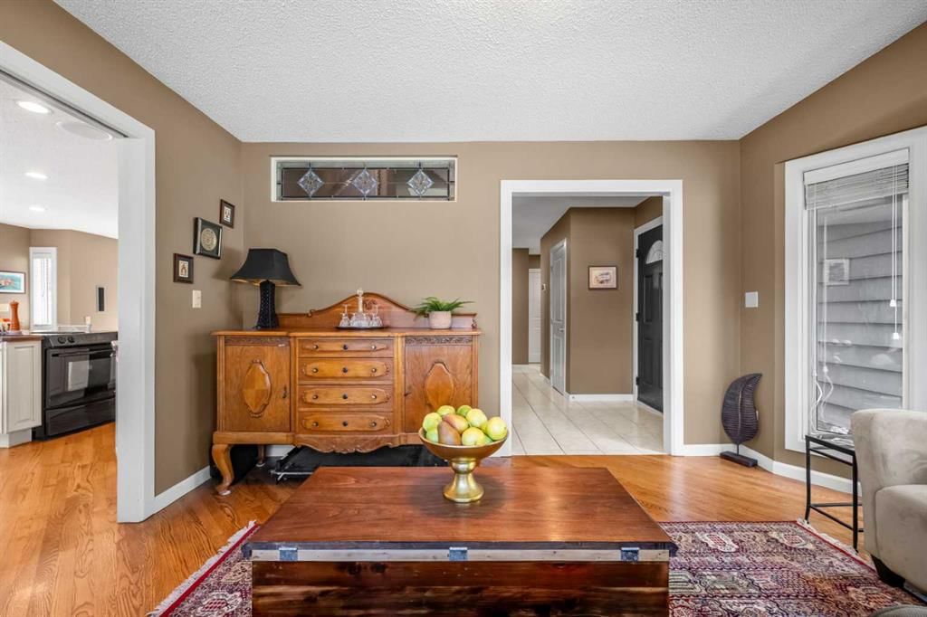 39 Deermoss Place SE, Calgary — photo 5 of 50
