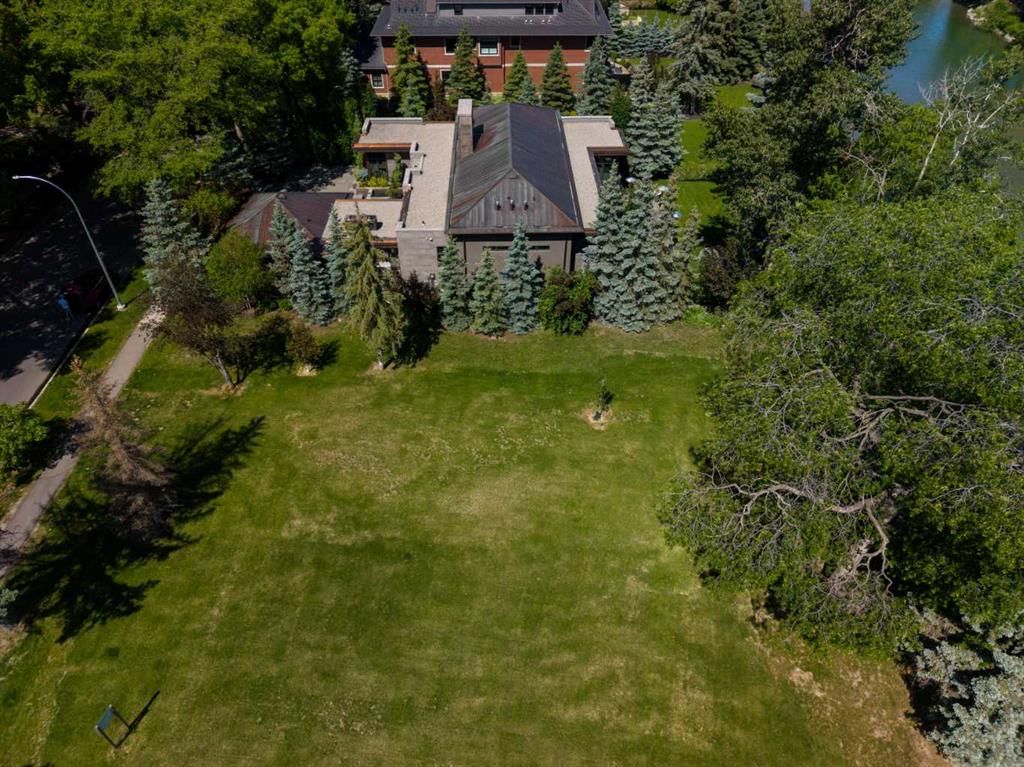 708 Riverdale Avenue SW, Calgary — photo 2 of 21