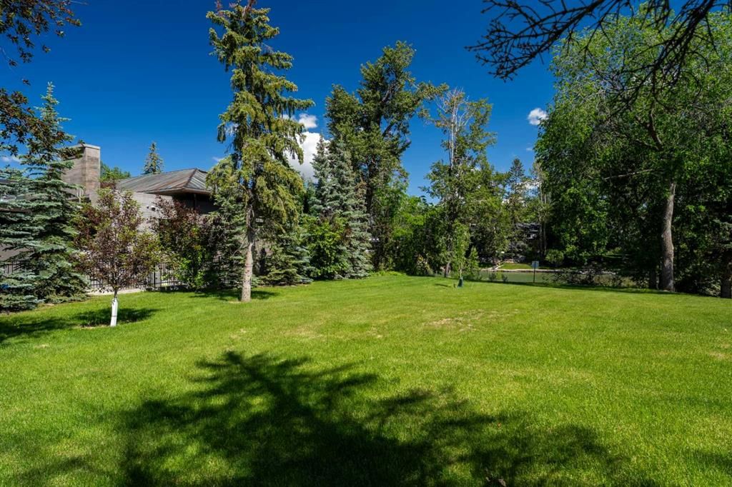 708 Riverdale Avenue SW, Calgary — photo 5 of 21