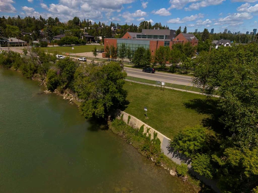715 Sifton Boulevard SW, Calgary — photo 5 of 15