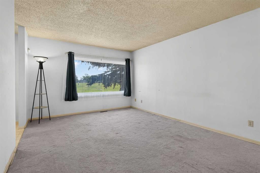 359 Maitland Crescent NE, Calgary — photo 3 of 24
