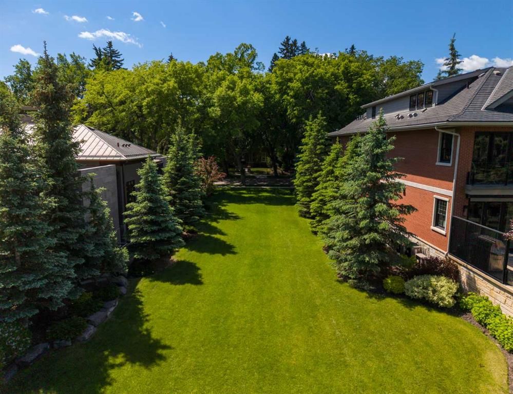 718 Riverdale Avenue SW, Calgary — photo 3 of 21