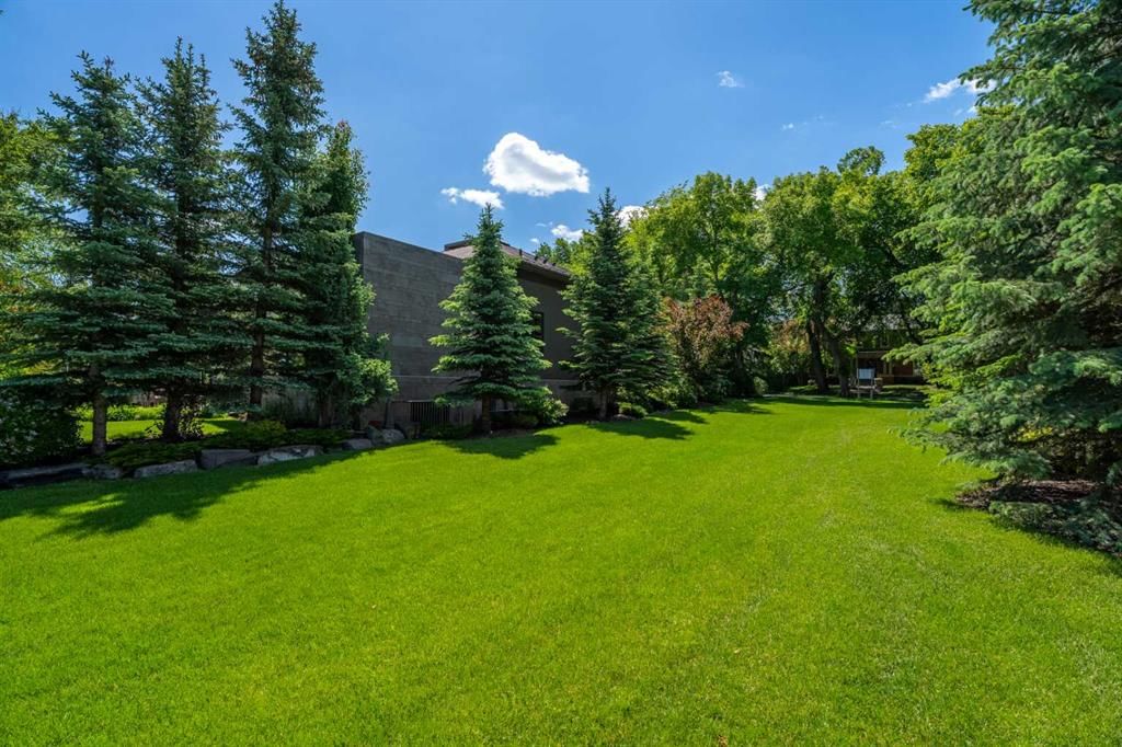 718 Riverdale Avenue SW, Calgary — photo 4 of 21