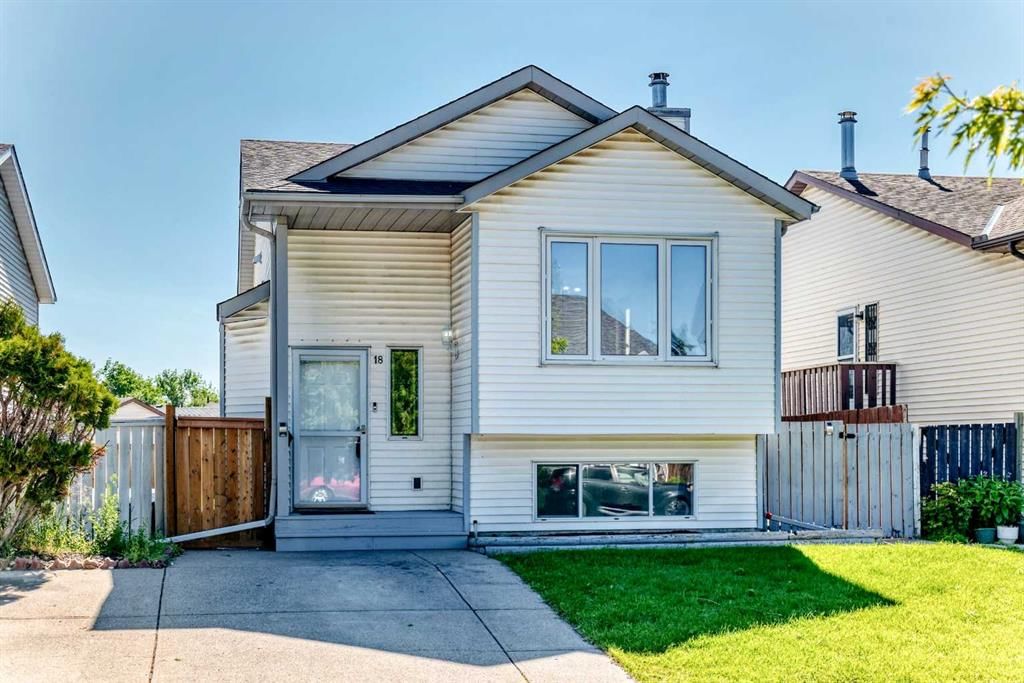 18 Erin Ridge Court SE, Calgary — main listing photo