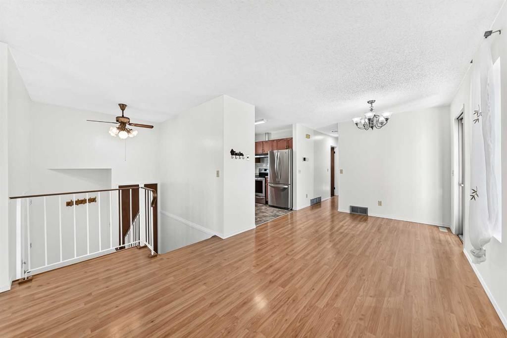 18 Erin Ridge Court SE, Calgary — photo 2 of 41