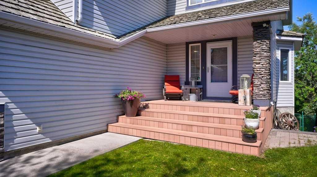 537 Douglas Glen Point SE, Calgary — photo 2 of 47