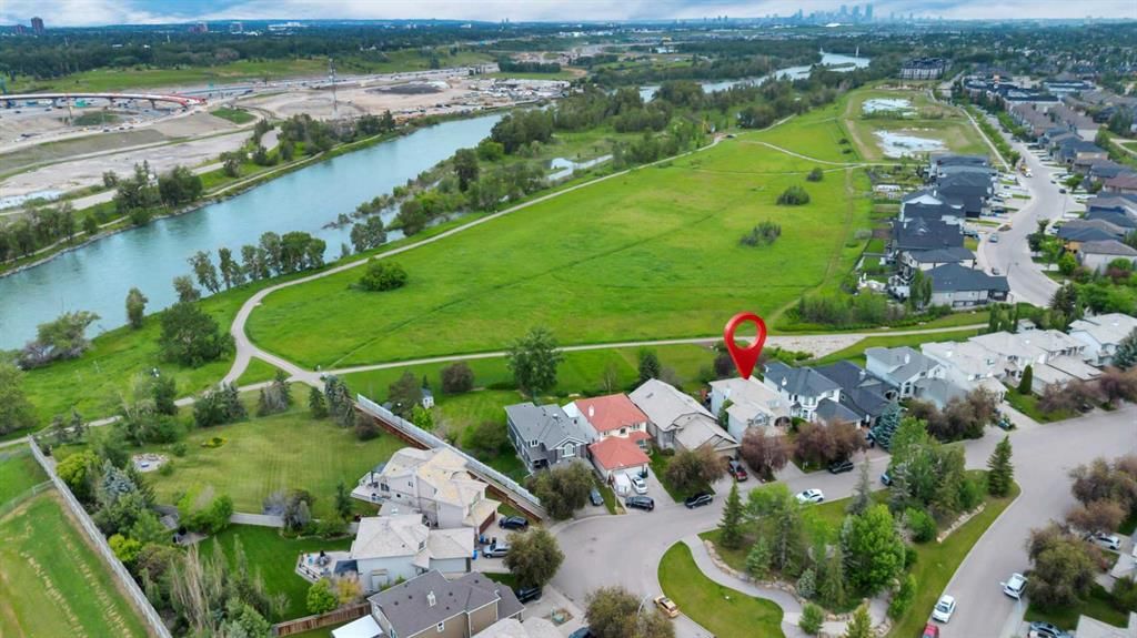 537 Douglas Glen Point SE, Calgary — photo 3 of 47