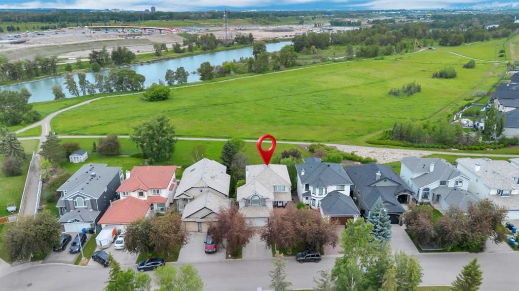 537 Douglas Glen Point SE, Calgary — photo 5 of 47