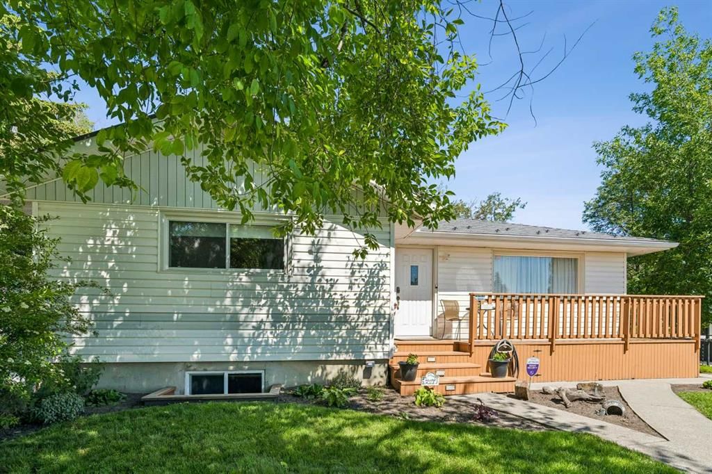 9403 Abbott Place SE, Calgary — photo 2 of 34
