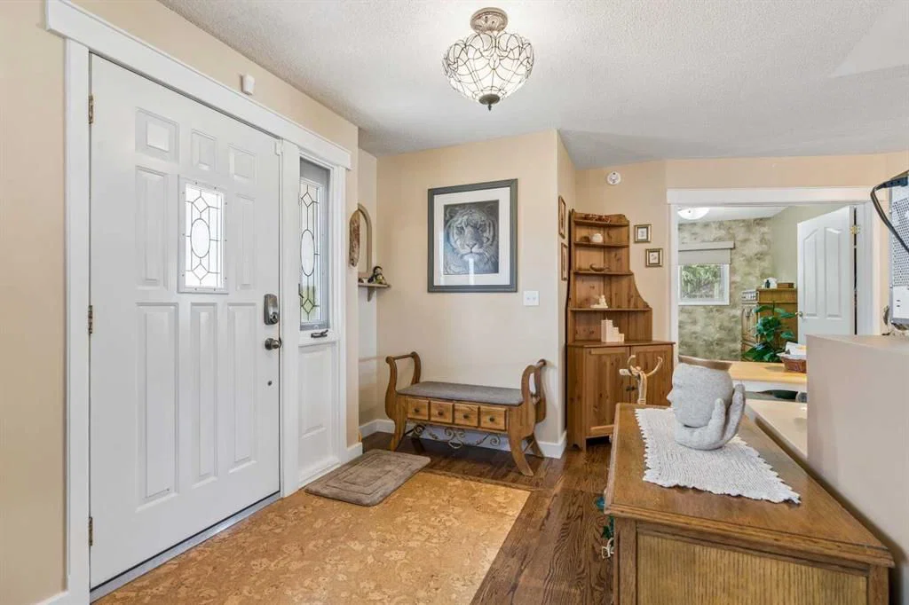 9403 Abbott Place SE, Calgary — photo 4 of 34