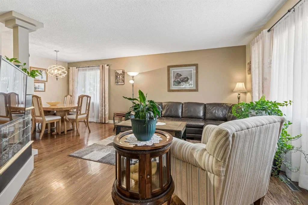 9403 Abbott Place SE, Calgary — photo 5 of 34