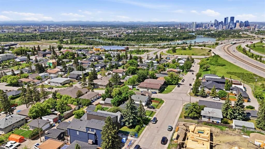 2713 9 Avenue SE, Calgary — photo 4 of 38