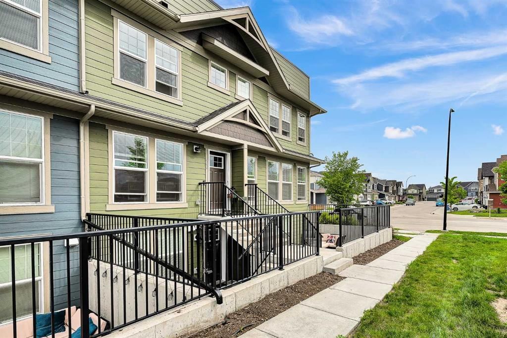 406 Cranbrook Square SE, Calgary — photo 2 of 44