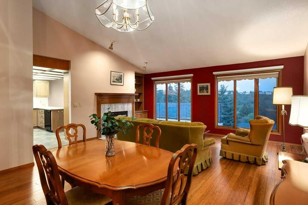 42 Edgeland Close NW, Calgary — photo 3 of 40