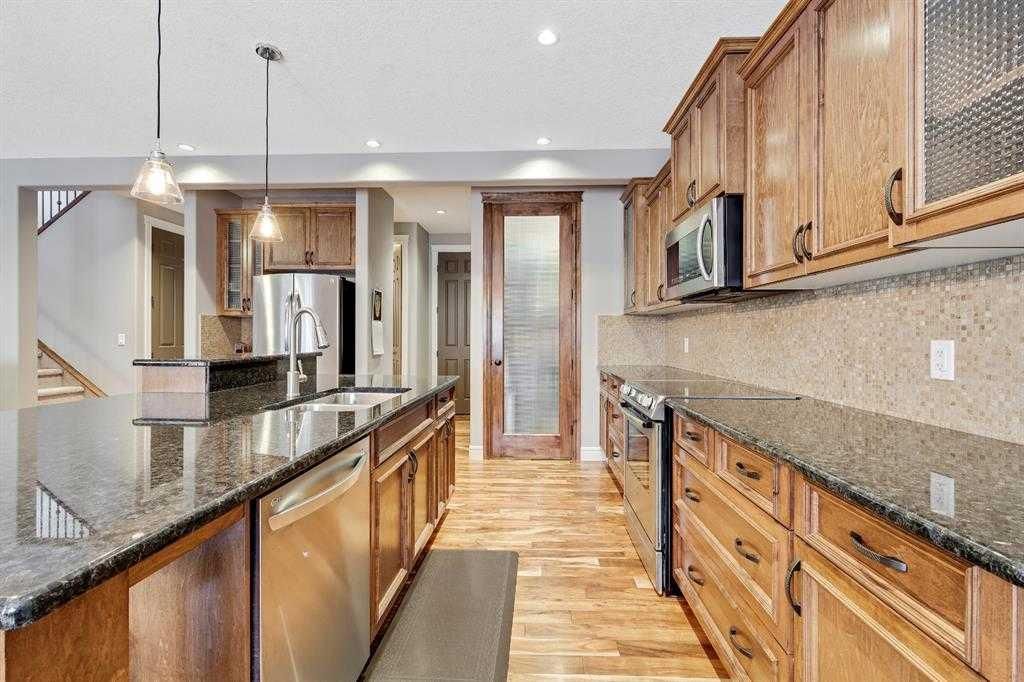 62 Copperleaf Terrace SE, Calgary — photo 3 of 34