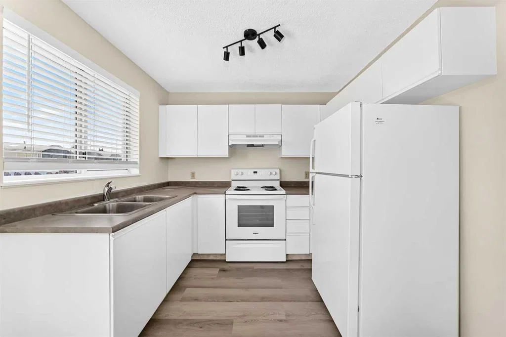 35 Martindale Court NE, Calgary — photo 3 of 24