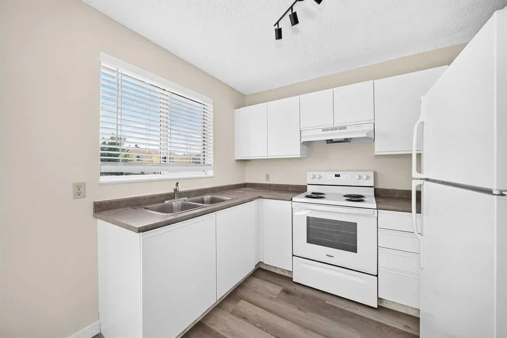 35 Martindale Court NE, Calgary — photo 4 of 24