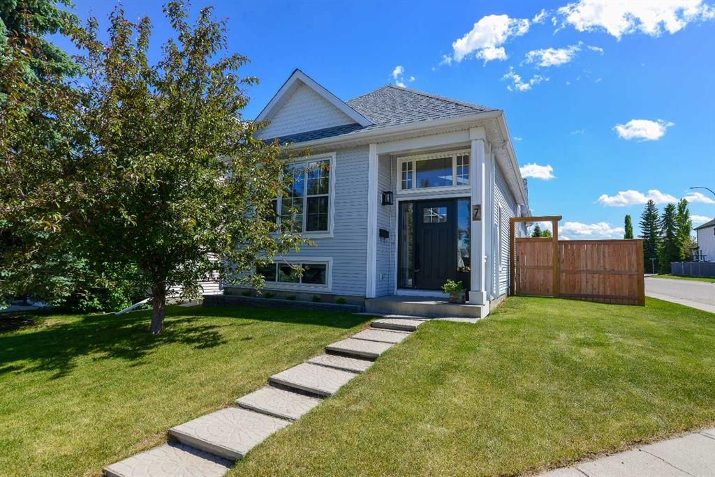 7 Tuscany Valley Road NW, Calgary — photo 2 of 46