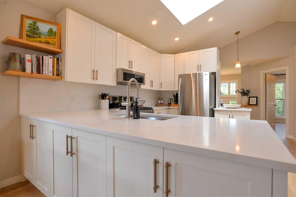 7 Tuscany Valley Road NW, Calgary — photo 5 of 46