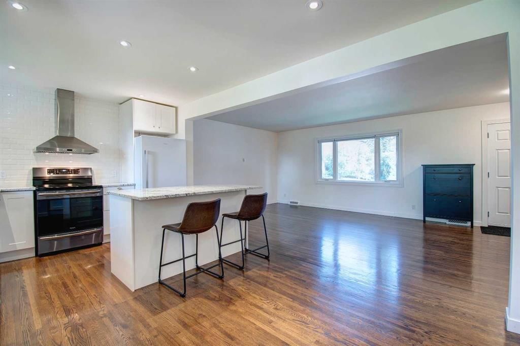 4319 Greenview Drive NE, Calgary — photo 4 of 37