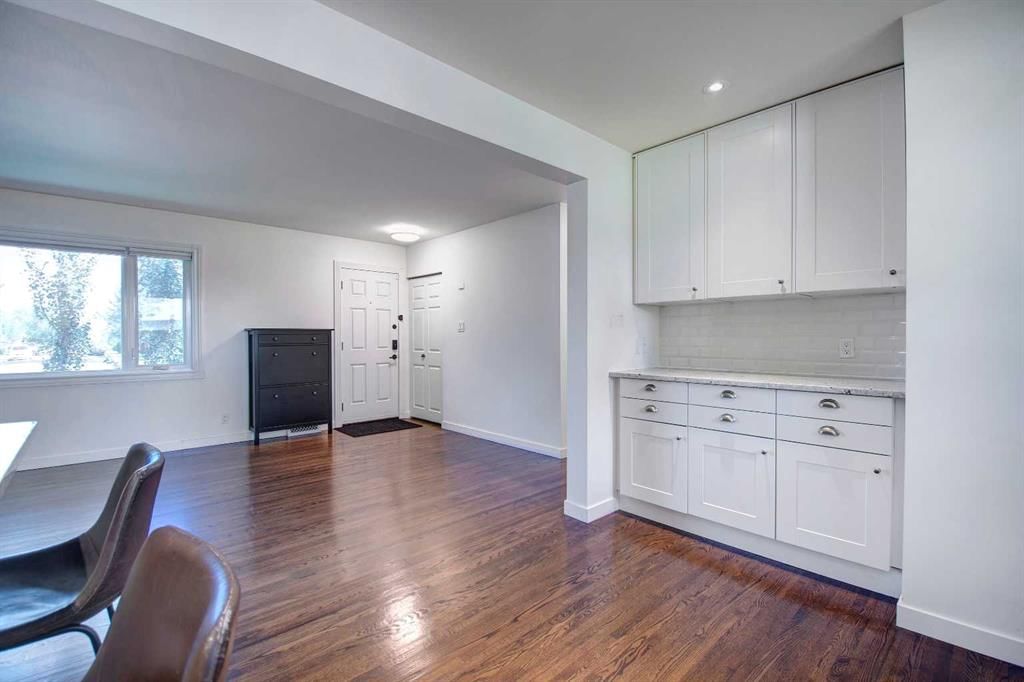 4319 Greenview Drive NE, Calgary — photo 5 of 37