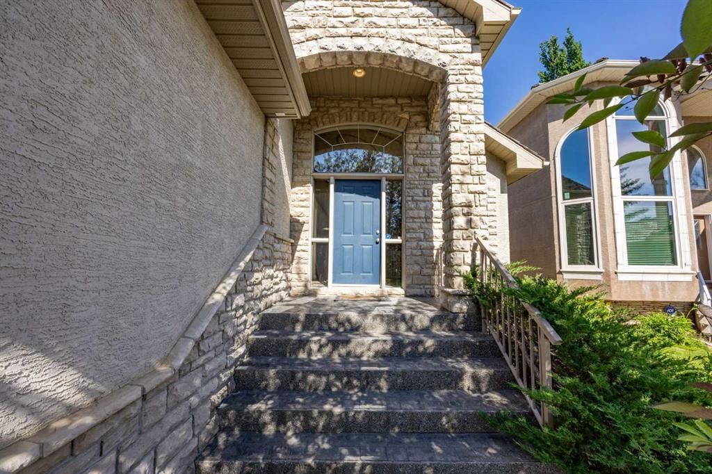 93 Coach Court SW, Calgary — photo 2 of 39
