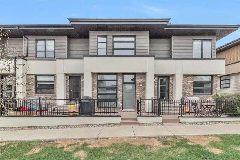 55 Aspen Hill Green SW, Calgary — main listing photo